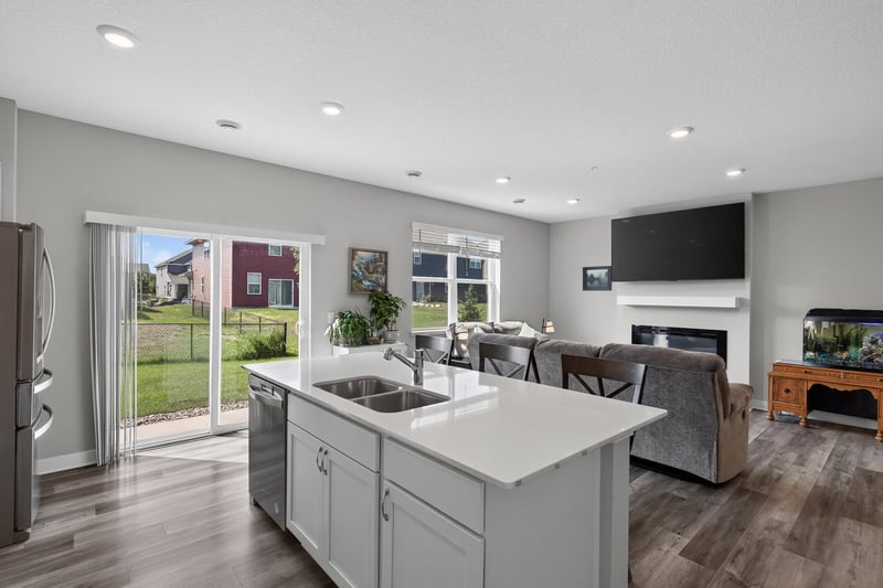 12536 Guadalcanal Cir NE #E, Blaine, MN 55449