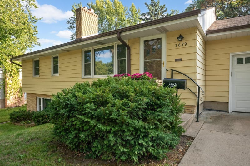 3829 Oak St N, Brooklyn Center, MN 55429