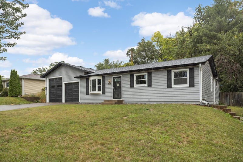 3937 77th St E, Inver Grove Heights, MN 55076