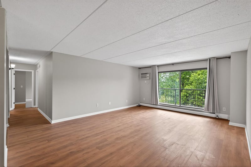 10501 Cedar Lake Rd #318, Minnetonka, MN 55305