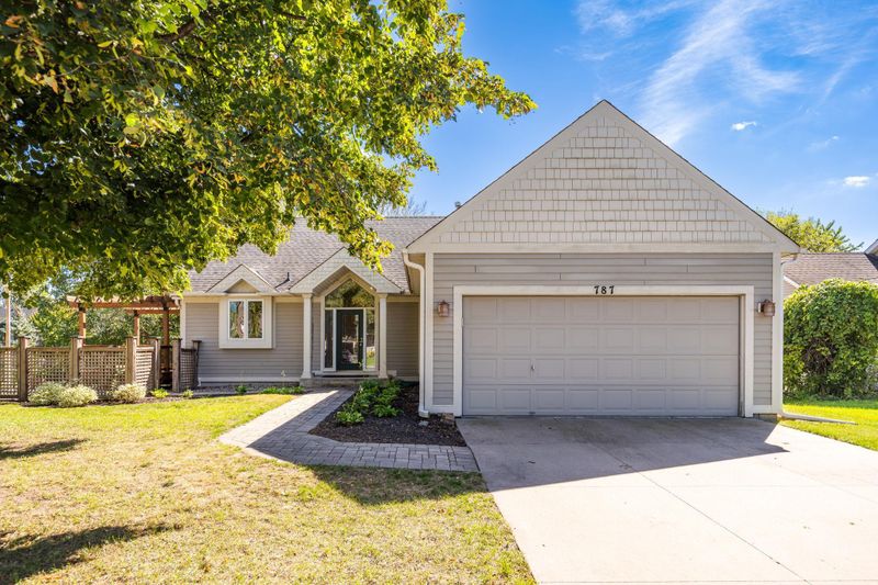 787 Ashley Dr, Chaska, MN 55318