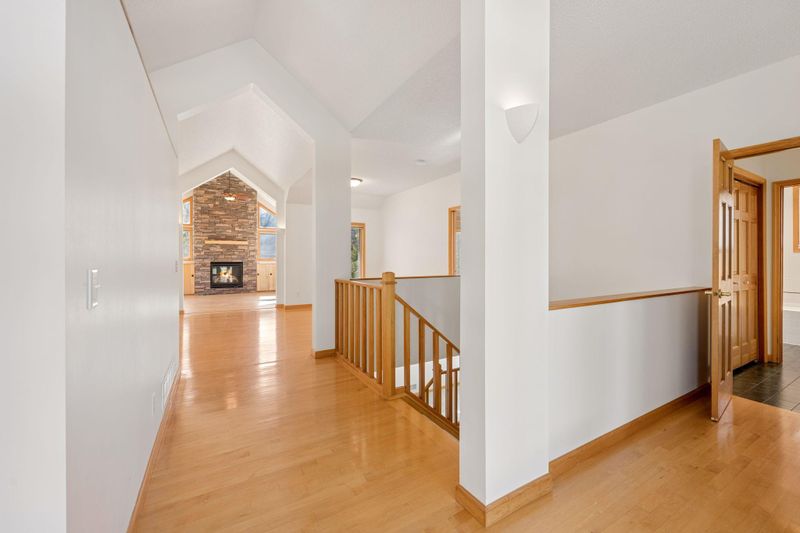 787 Ashley Dr, Chaska, MN 55318