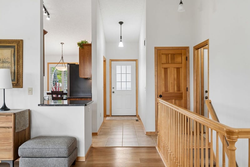 8977 Deer Run Dr, Victoria, MN 55386