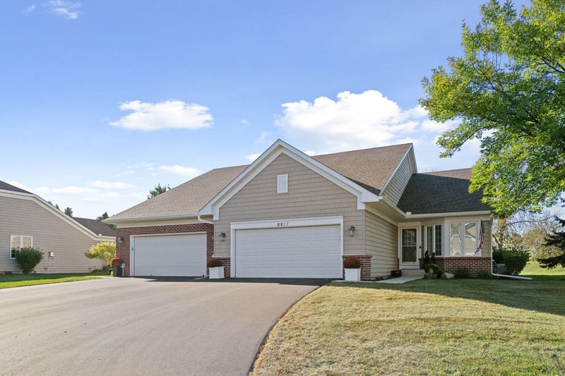 8977 Deer Run Dr, Victoria, MN 55386