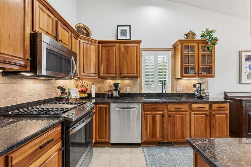 8977 Deer Run Dr, Victoria, MN 55386