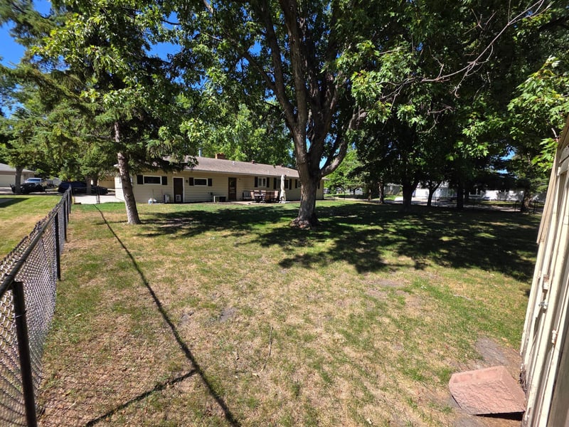 302 10th St SE, Barnesville, MN 56514