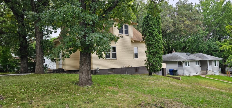 329 W Birch Ave, Fergus Falls, MN 56537