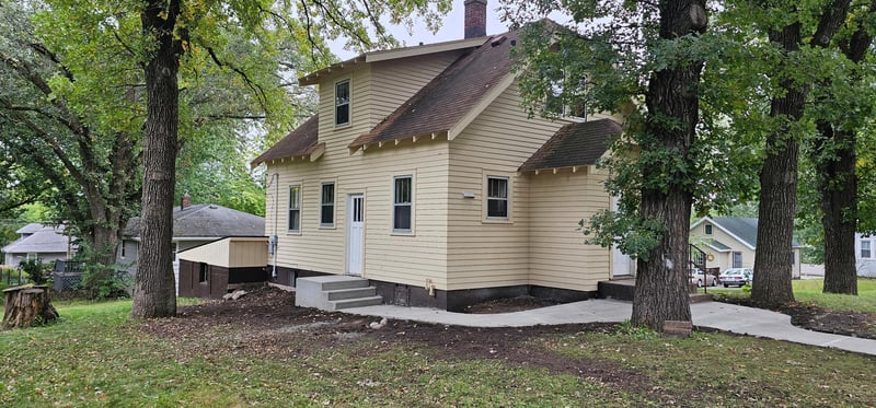 329 W Birch Ave, Fergus Falls, MN 56537