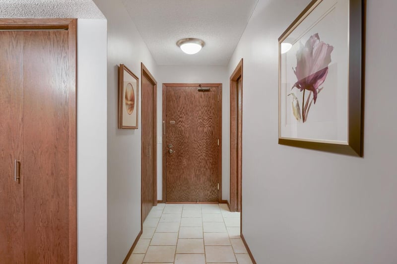 8441 Irwin Rd #106, Bloomington, MN 55437
