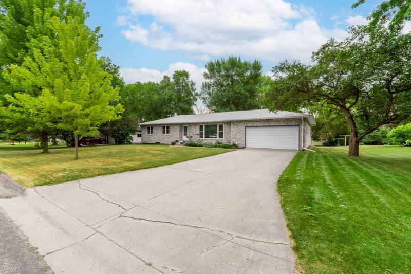 714 10th St, Hawley, MN 56549