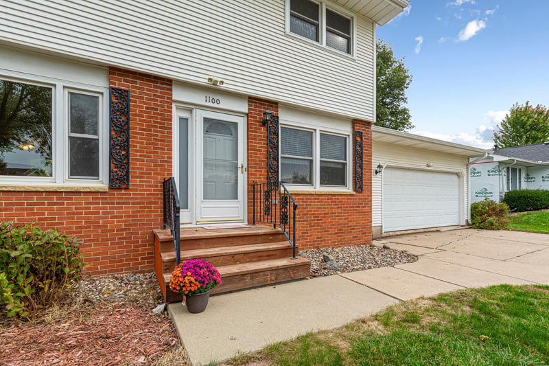 1100 Mitchell Dr, Faribault, MN 55021