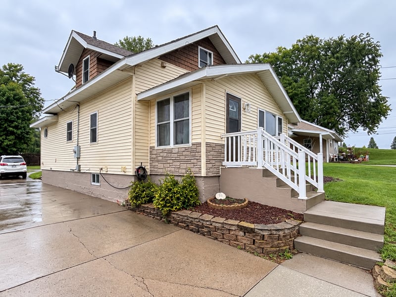 610 Gillis Ave N, Browerville, MN 56438