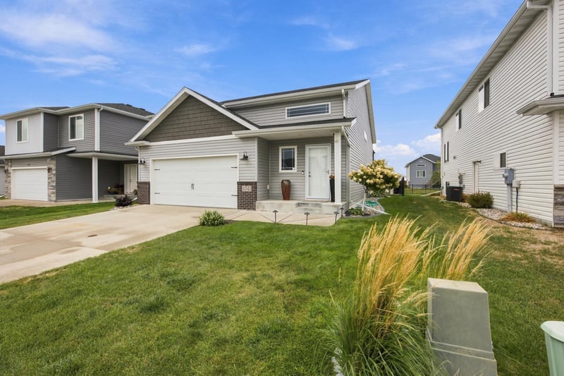 4541 13th St S, Moorhead, MN 56560