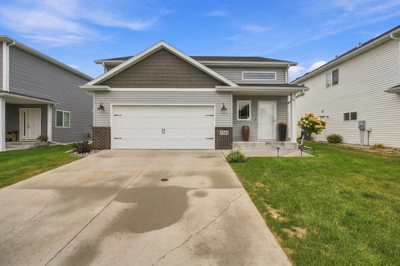 4541 13th St S, Moorhead, MN 56560