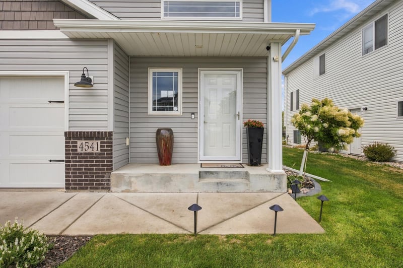 4541 13th St S, Moorhead, MN 56560