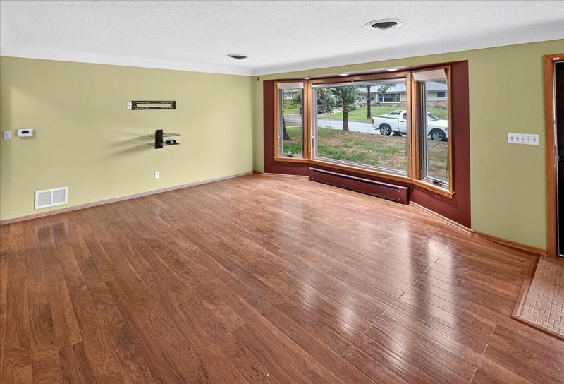 781 Iowa Ave E, Saint Paul, MN 55106
