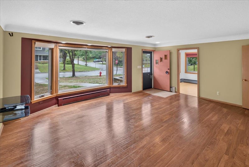 781 Iowa Ave E, Saint Paul, MN 55106