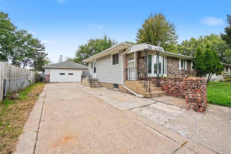 7518 4th St NE, Fridley, MN 55432