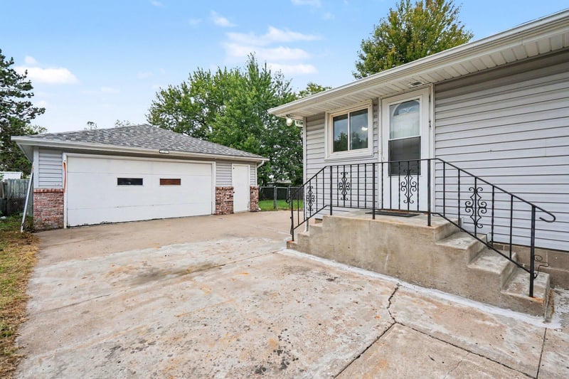 7518 4th St NE, Fridley, MN 55432