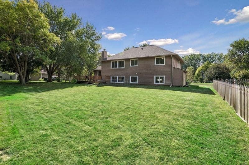 4160 Polaris Ln N, Plymouth, MN 55446