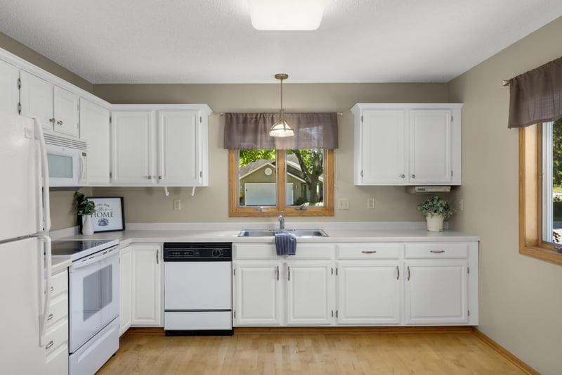 3253 Riverwood Dr, Hastings, MN 55033