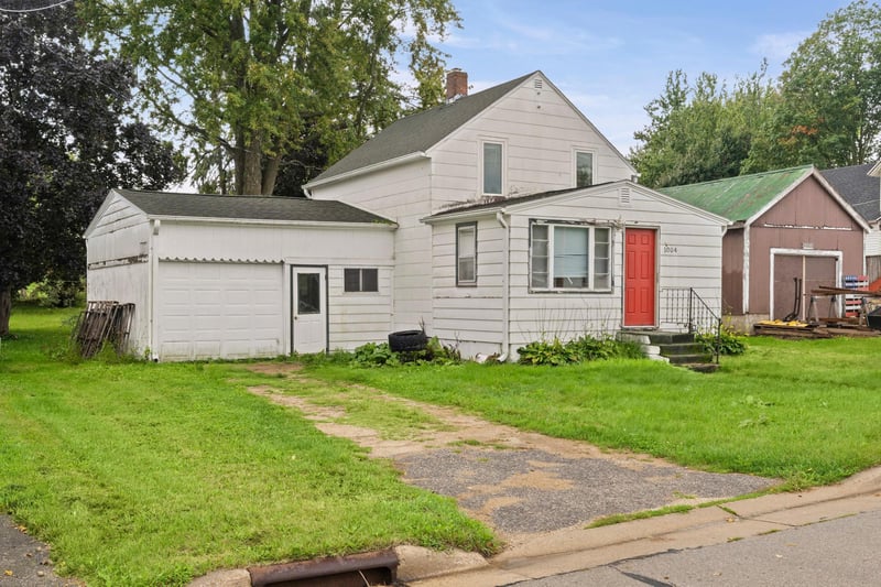 1004 E Main St, Caledonia, MN 55921