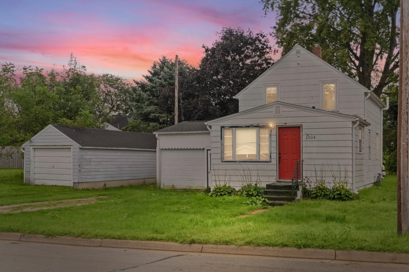 1004 E Main St, Caledonia, MN 55921