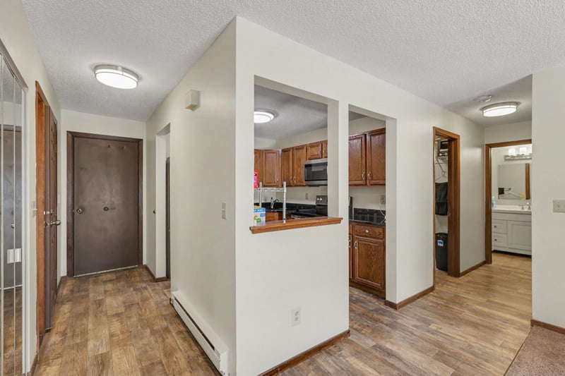 1581 Wheelock Ln #206, Saint Paul, MN 55117