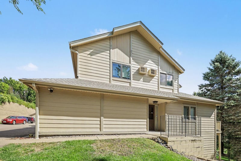 1581 Wheelock Ln #206, Saint Paul, MN 55117