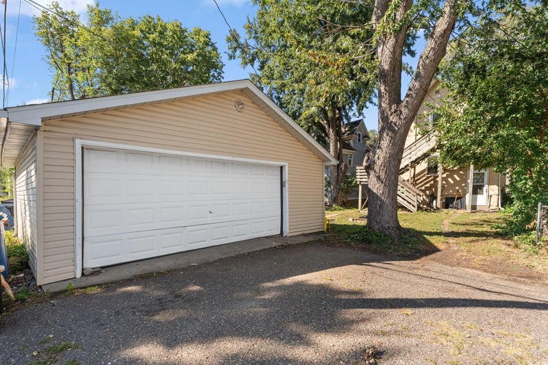 1076 25th Ave SE, Minneapolis, MN 55414