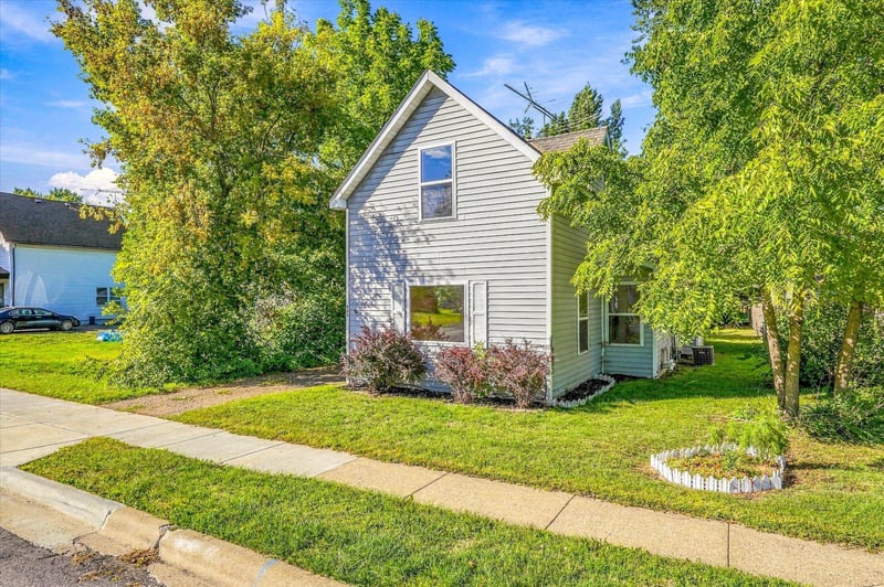 445 W 3rd St, Rush City, MN 55069