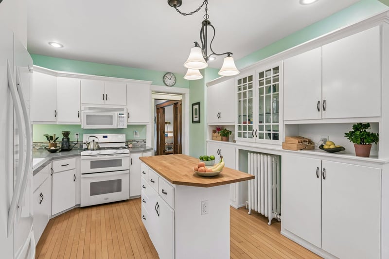 1558 Fulham St, Saint Paul, MN 55108