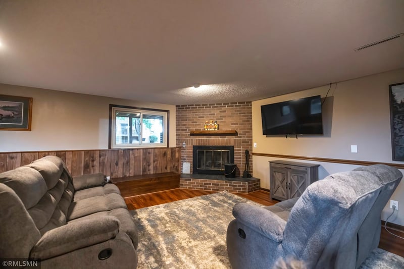 5107 148th St W, Apple Valley, MN 55124