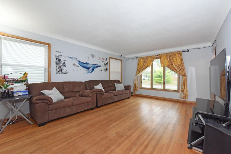 729 Rose Ave E, Saint Paul, MN 55106