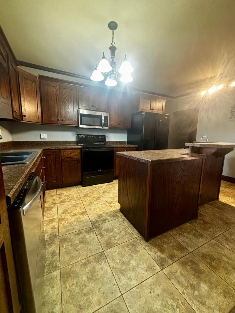 708 S Hiawatha Ave, Pipestone, MN 56164