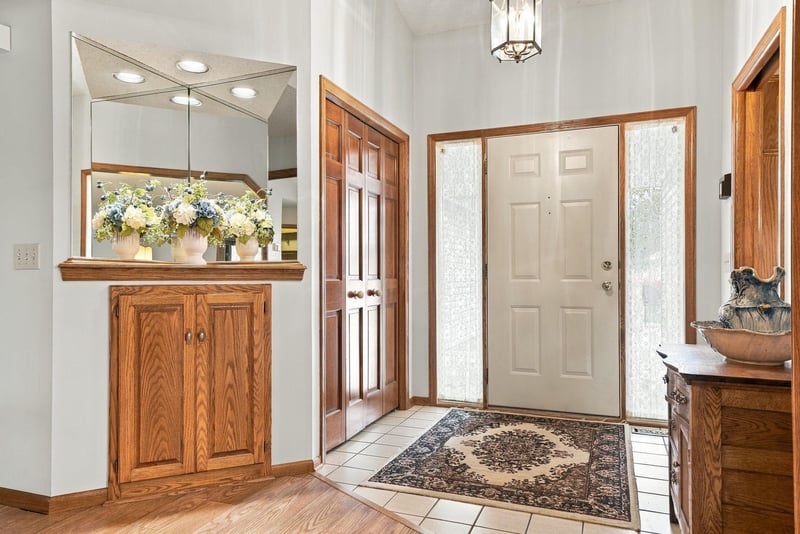 1053 Royal Ct, Shoreview, MN 55126