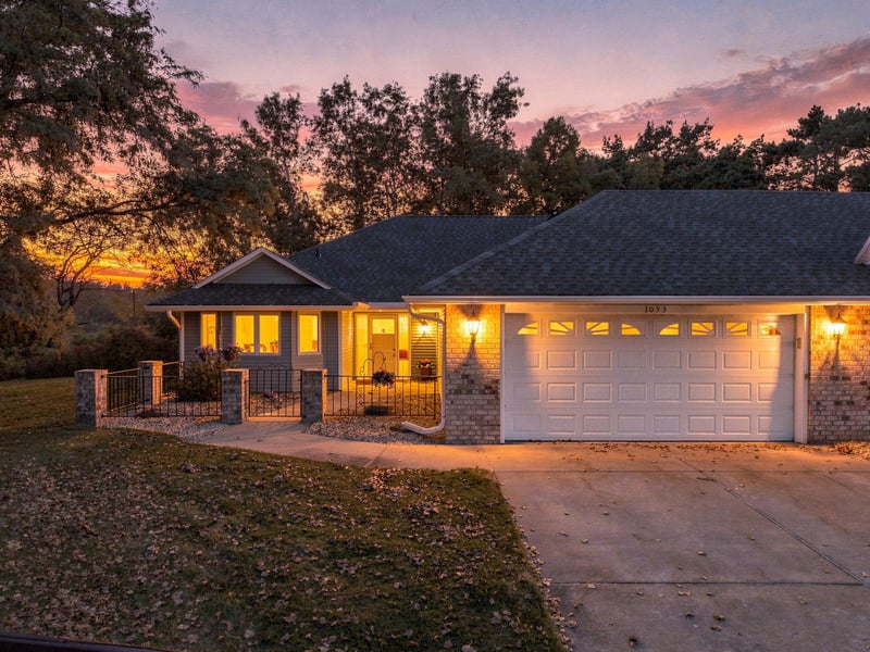 1053 Royal Ct, Shoreview, MN 55126