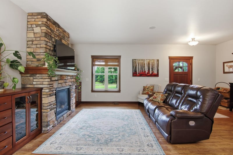 N1833 980th St, Eau Claire, WI 54701