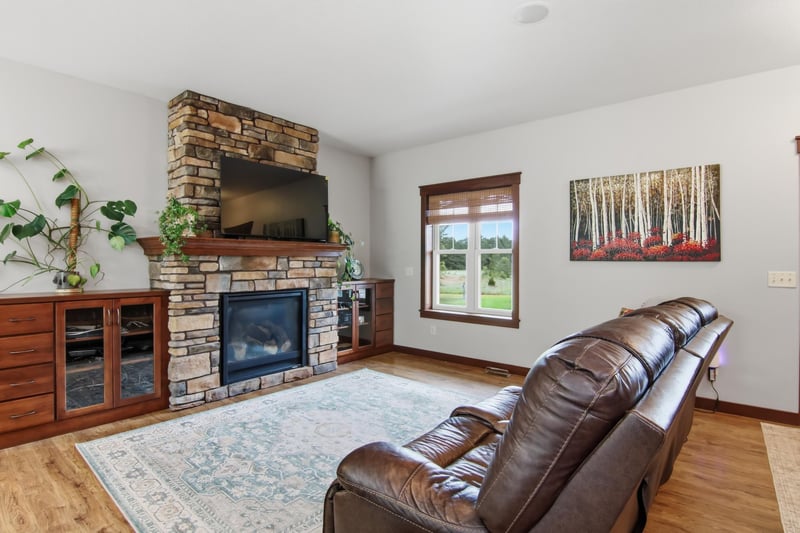 N1833 980th St, Eau Claire, WI 54701