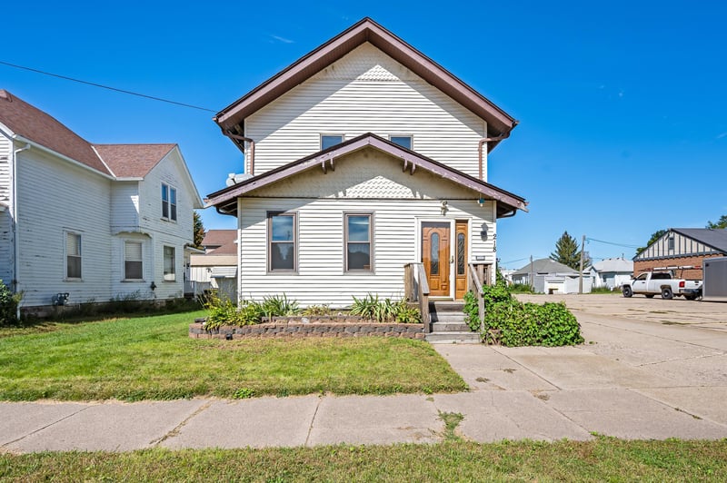 218 W 3rd St, Fairmont, MN 56031