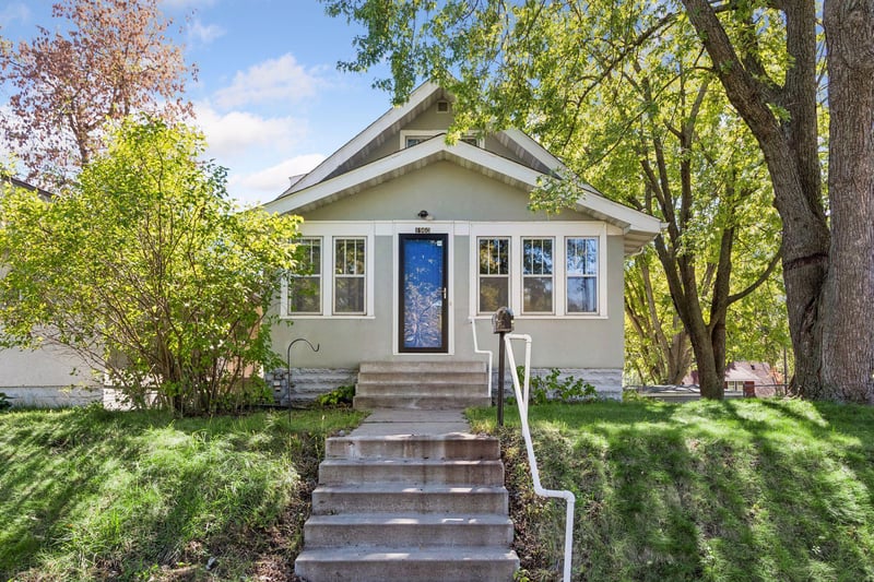 1960 Ivy Ave E, Saint Paul, MN 55119