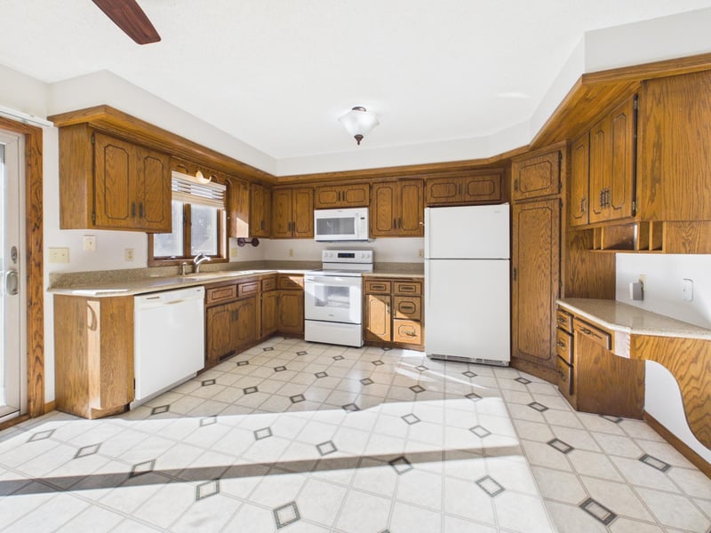 2253 Charles St N, North Saint Paul, MN 55109