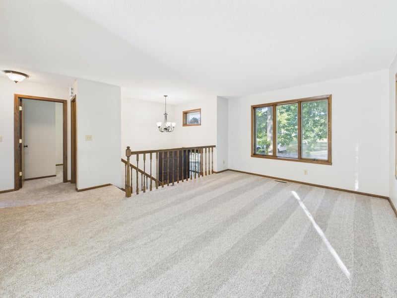 2253 Charles St N, North Saint Paul, MN 55109