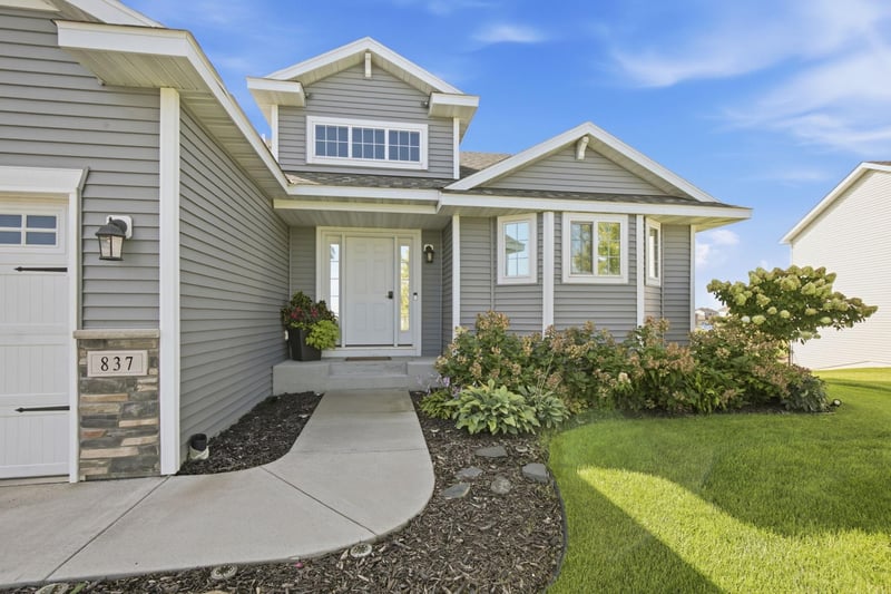 837 10th St, Clearwater, MN 55320