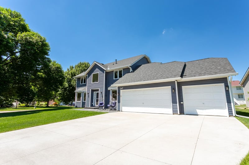 247 Pendryn Hill Cir, Woodbury, MN 55125