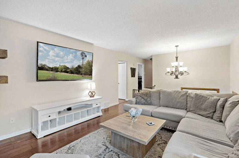 12708 Parkwood Dr, Burnsville, MN 55337
