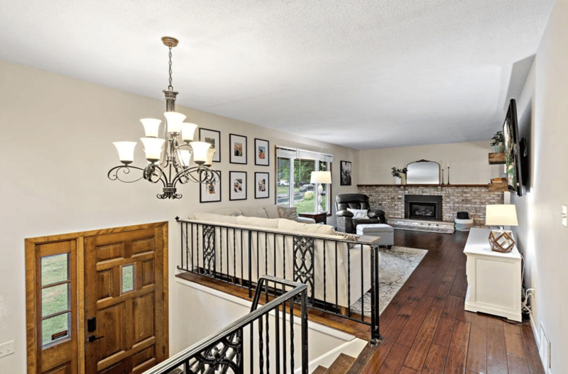 12708 Parkwood Dr, Burnsville, MN 55337