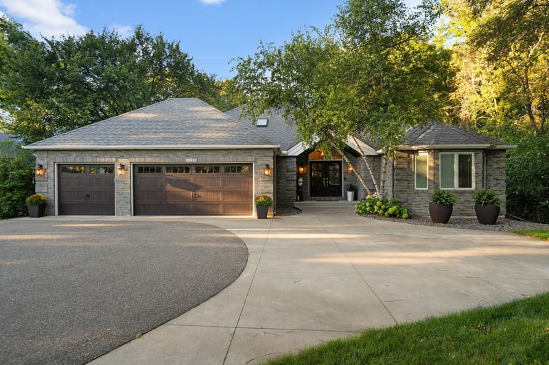 11220 Sunset Trl, Plymouth, MN 55441