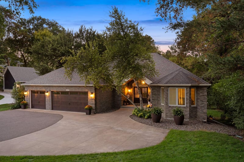 11220 Sunset Trl, Plymouth, MN 55441