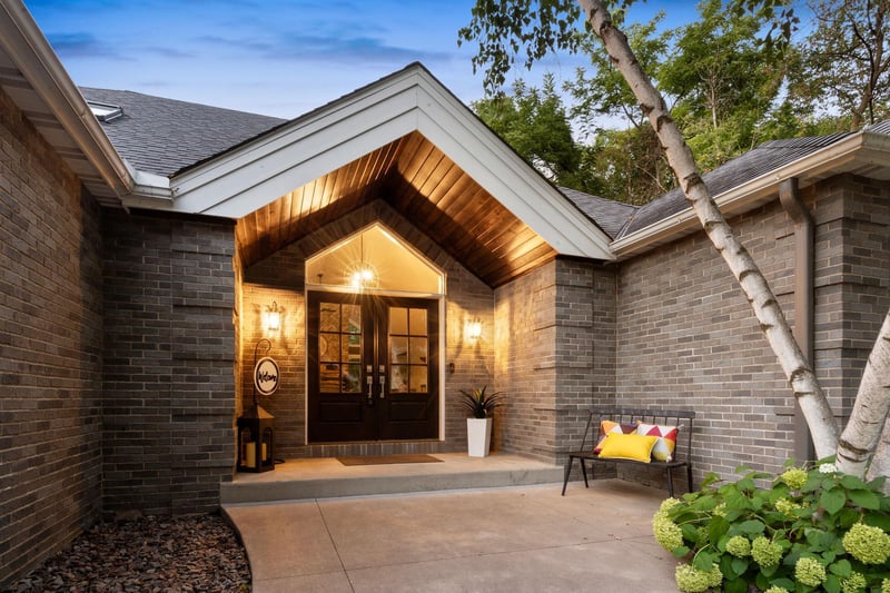 11220 Sunset Trl, Plymouth, MN 55441